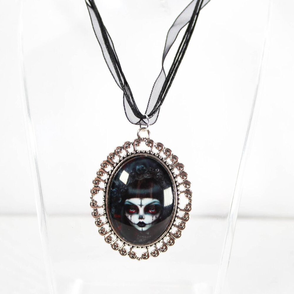🔨 The Cursed Doll Necklace – Gothic Evil Doll Cameo